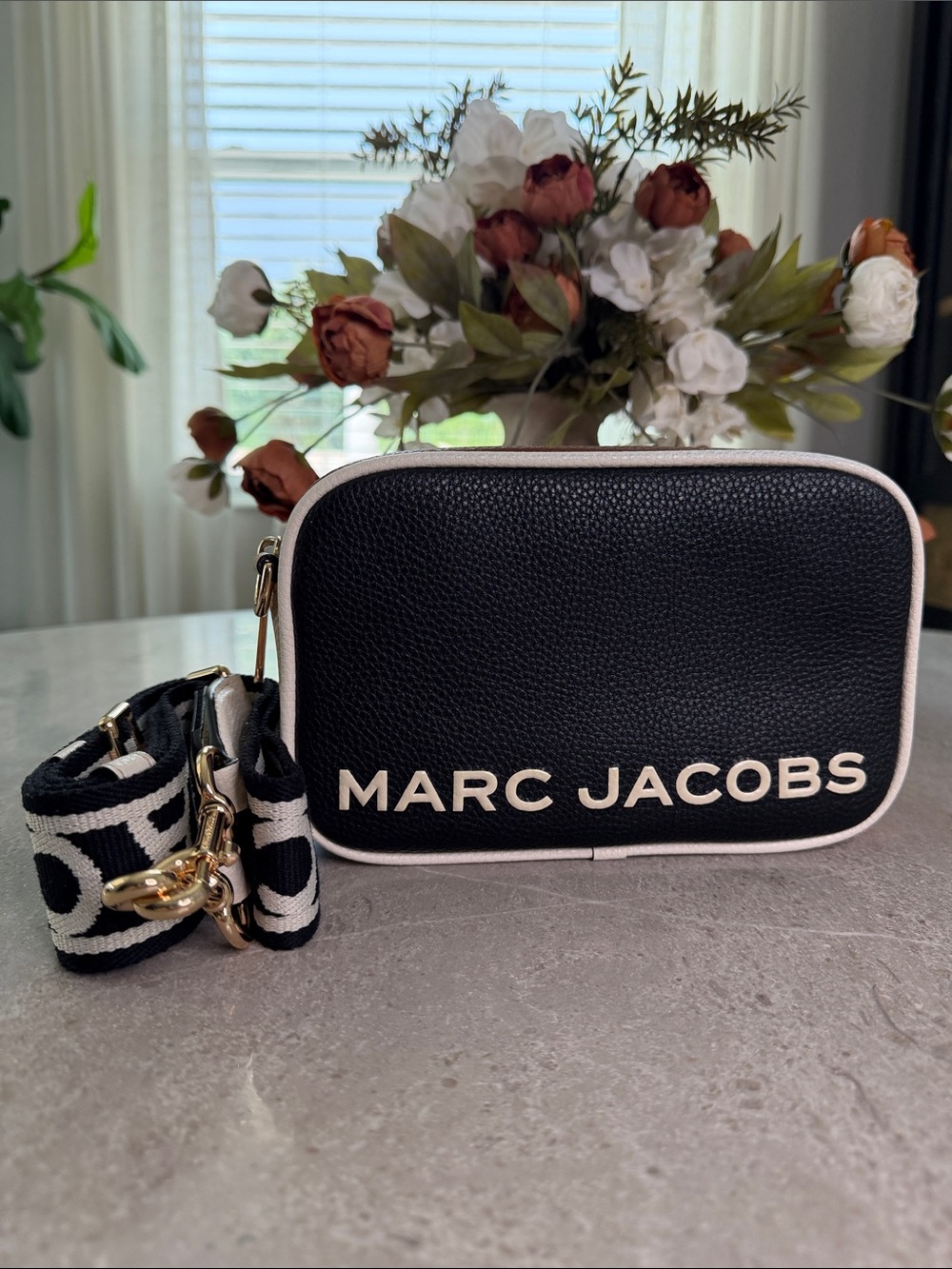 Marc Jacobs Black & Cream Leather Crossbody Camera Bag Logo Strap